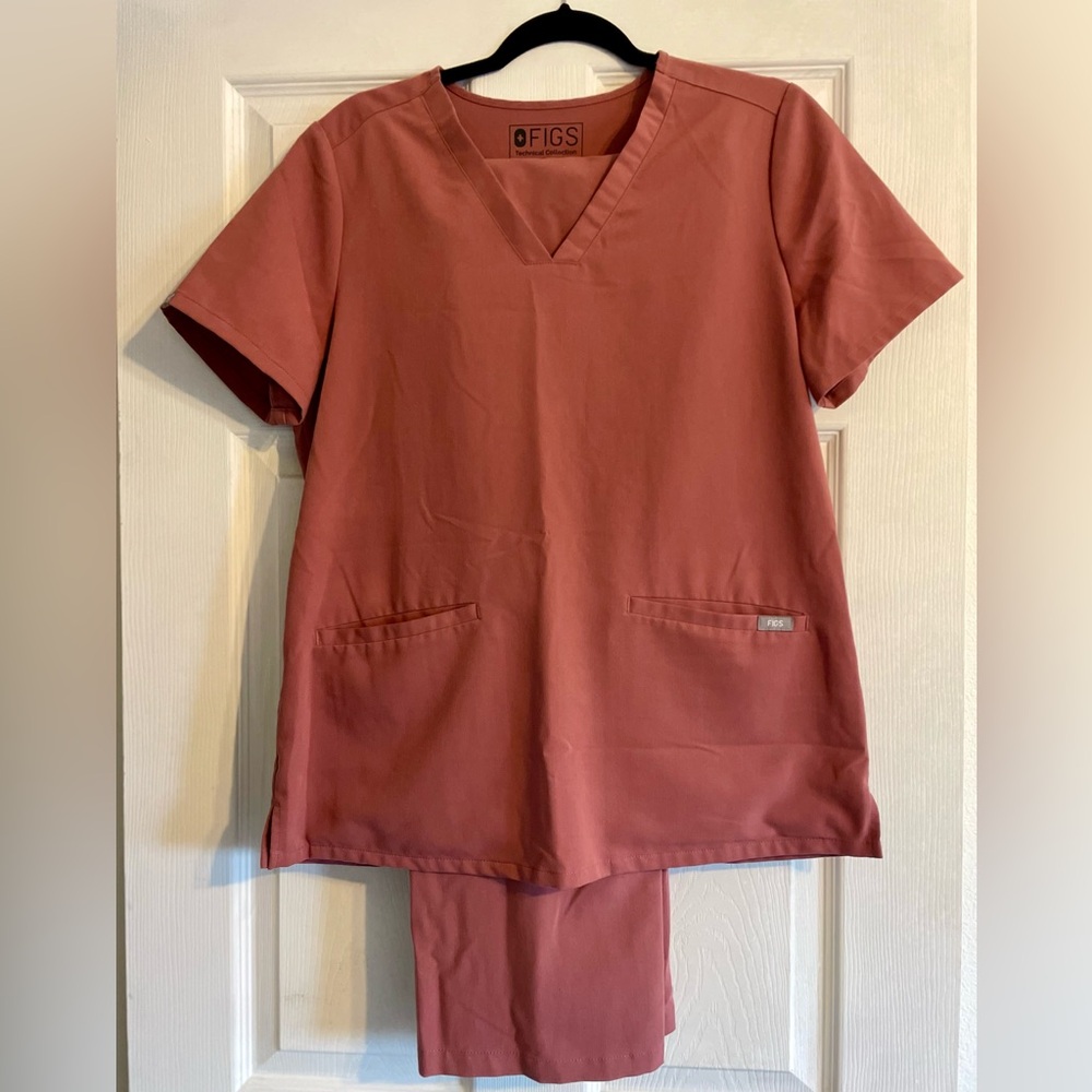 Figs Scrubs Women’s Medium - Mauve set